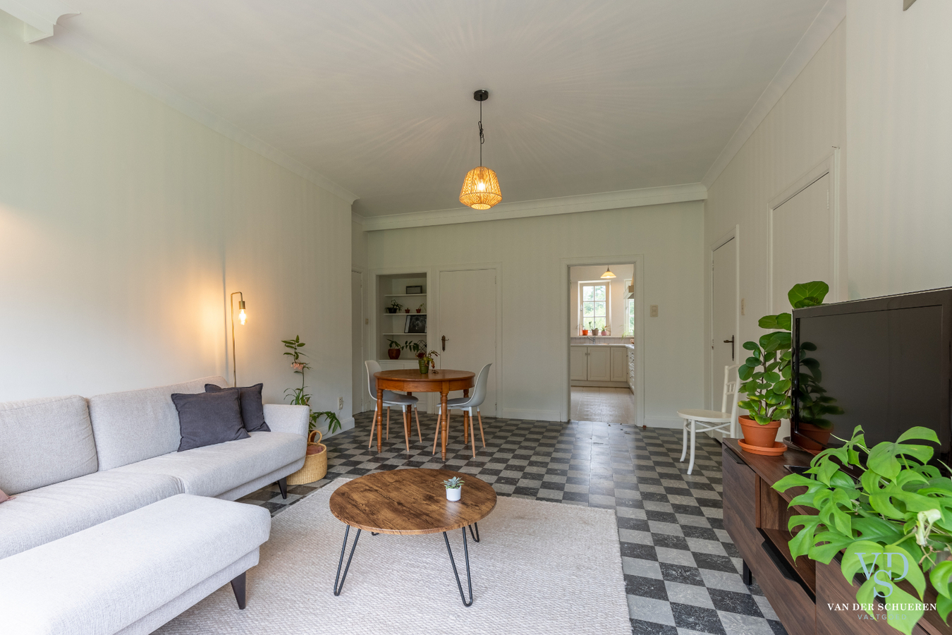 Authentiek landhuis met 5 ruime slaapkamers én gelijkvloers bureau. 