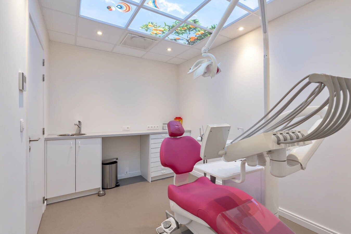 Ruim, zeer energiezuinig kantoor in het centrum van Neeroeteren met diverse mogelijkheden! 