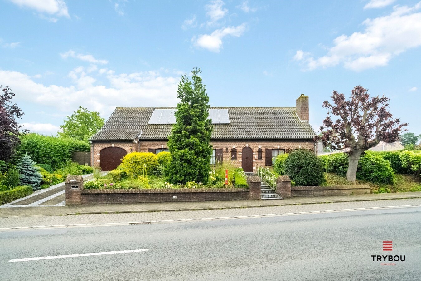 Statige villa, met enorm veel mogelijkheden, te koop in centrum Houthulst. 