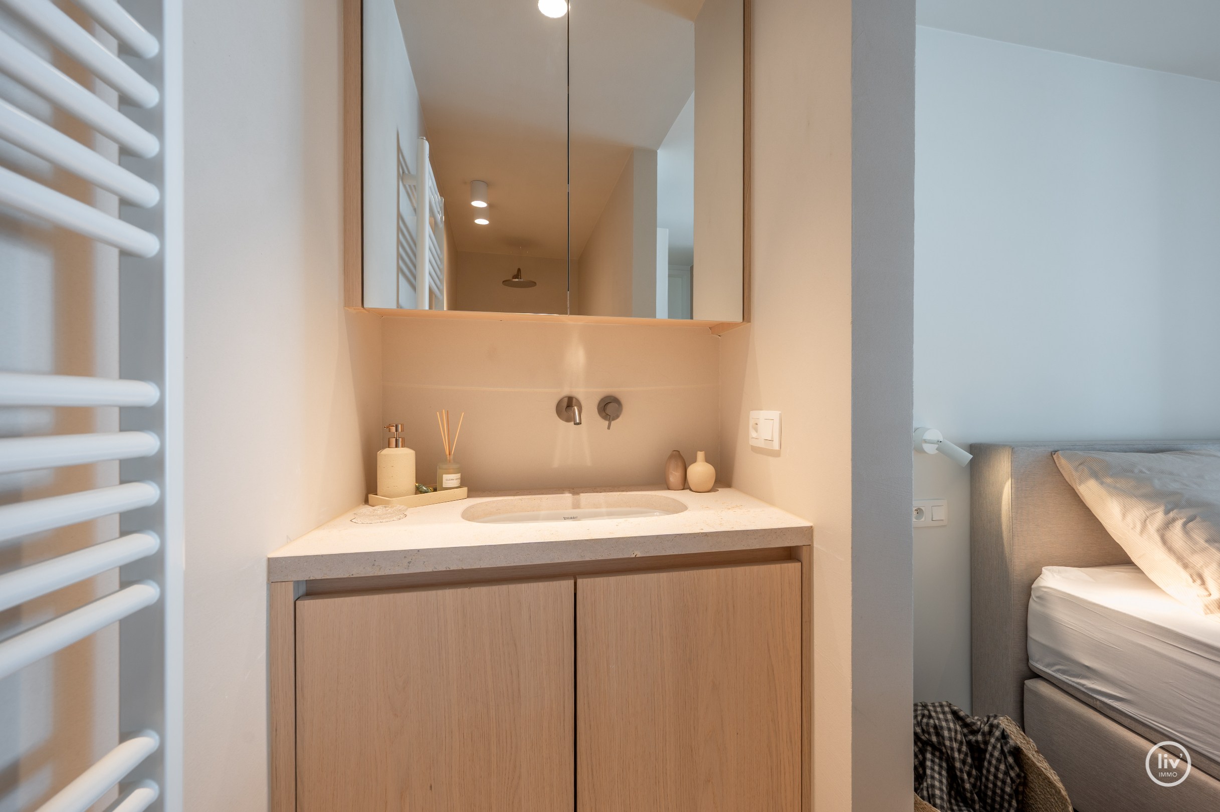 Appartement en duplex de luxe avec mezzanine, idéalement situé dans l'avenue Nellens à Knokke (avec possibilité d'acheter un box garage double intégré) 