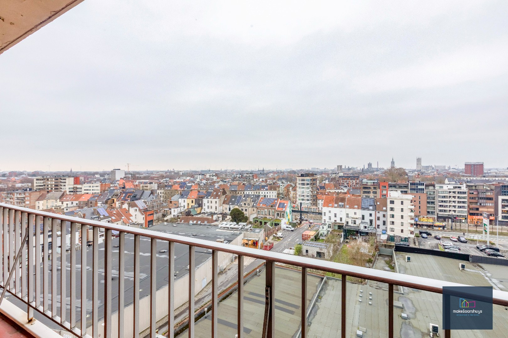 Ruim 2 slaapkamerappartement met garagebox nabij de Blaarmeersen 