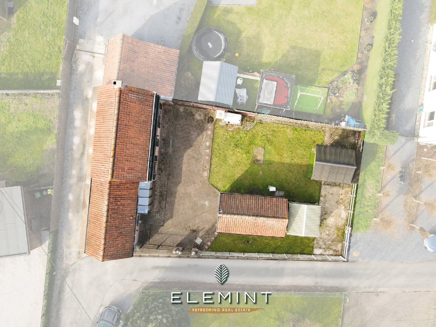 Karaktervolle te renoveren woning in rustige straat te Olsene 