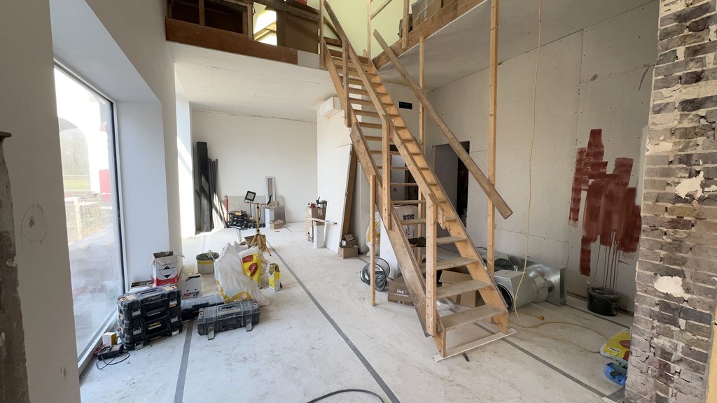 Kantoor te huur in prachtig gerenoveerde vierkantshoeve te Zwijnaarde