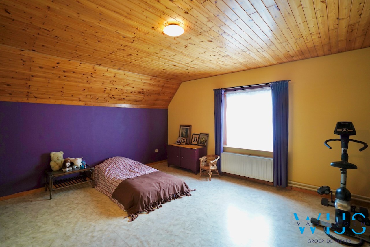 Verrassend ruim woonhuis in het landelijke Sleidinge ! 