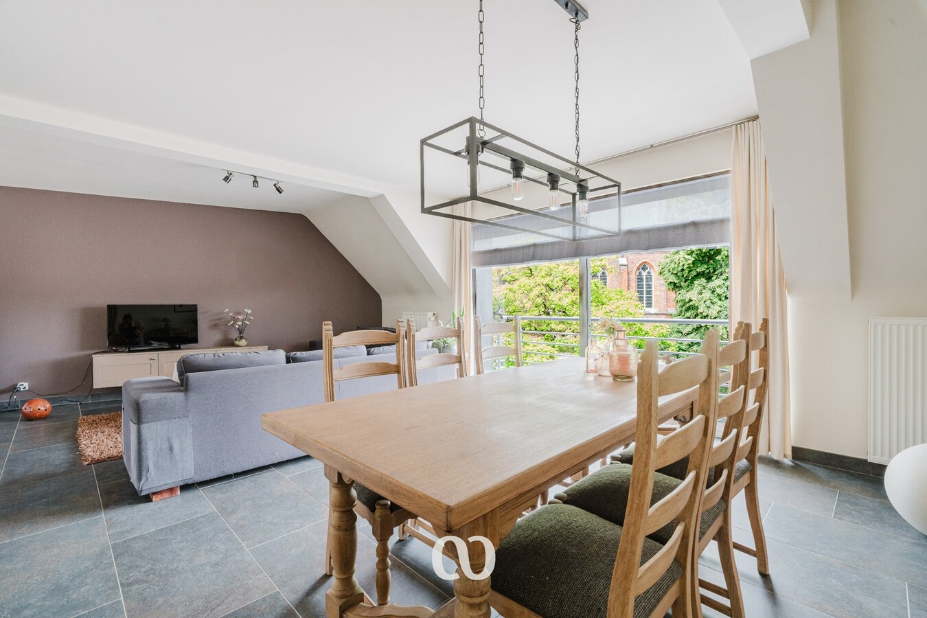 Prachtig gelegen duplex appartement met drie slaapkamers en garage 