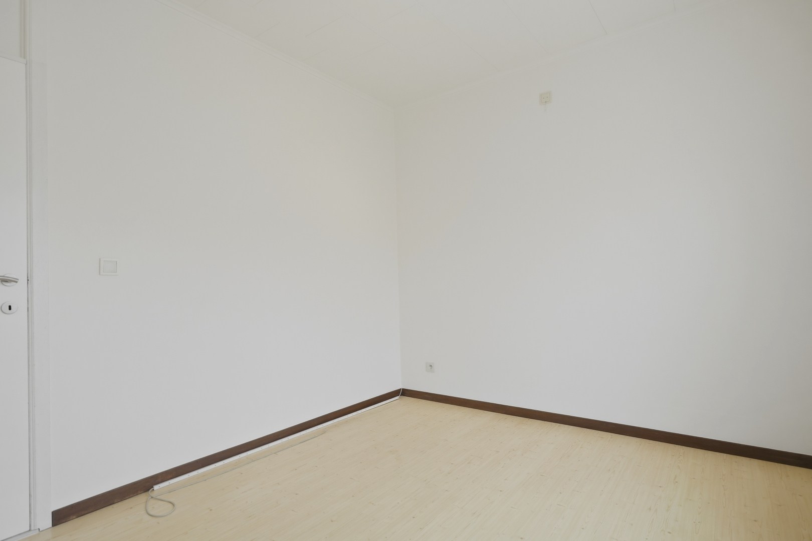 Rustig gelegen open bebouwing (type bungalow / gelijkvloerswoning) met 3 slaapkamers en prachtige tuin te Diksmuide. 