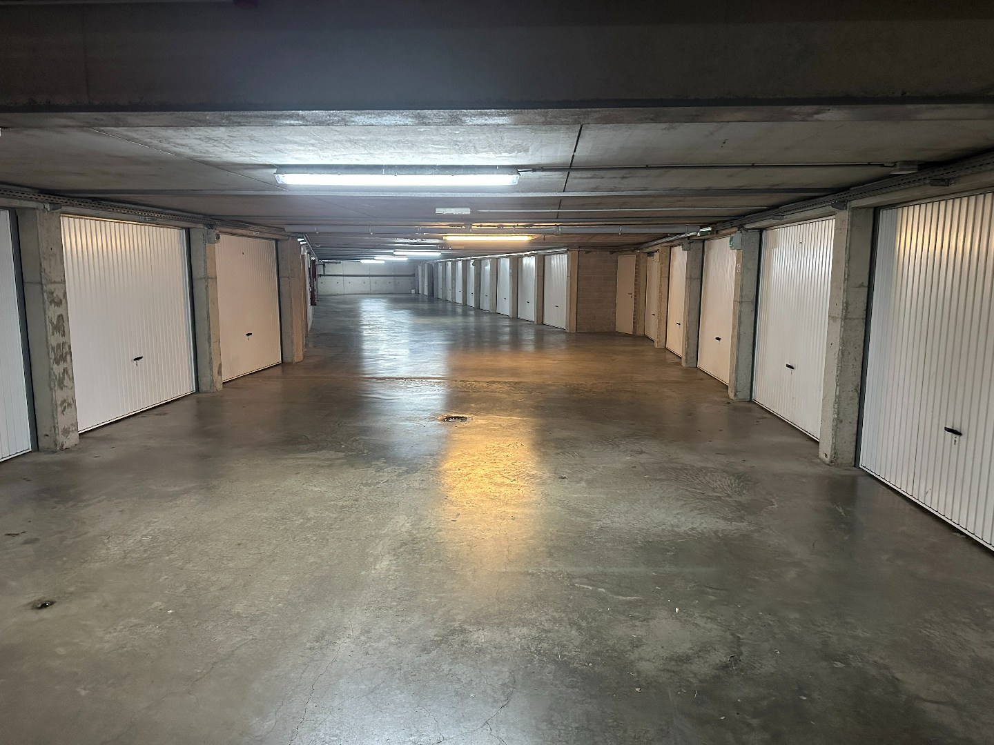 Prachtig gelegen appartement met 2 slpk, zonneterras(sen) en garage, Diksmuide. 