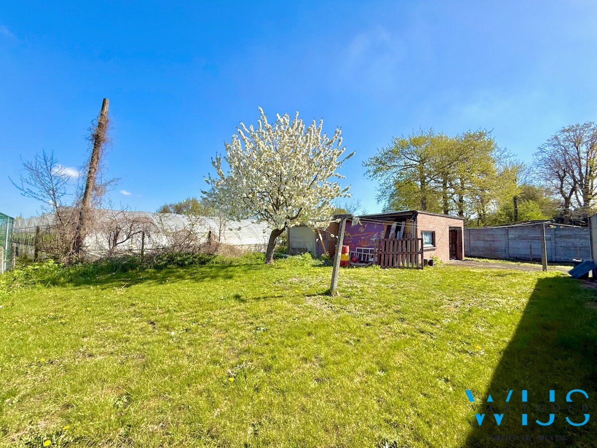 Open bebouwing op ruim perceel van 892m² te Ertvelde ! 