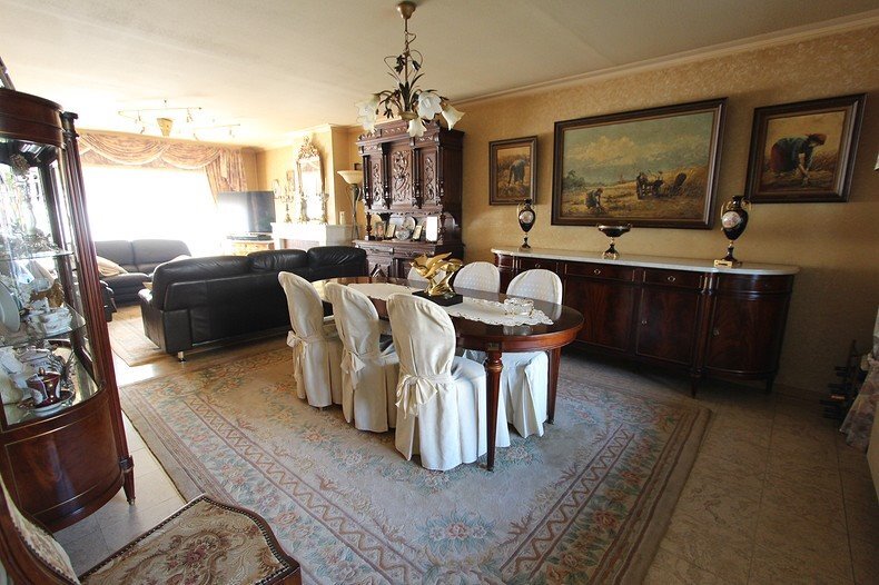 Rustig gelegen woning met 3 slaapkamers en garage te Roeselare 