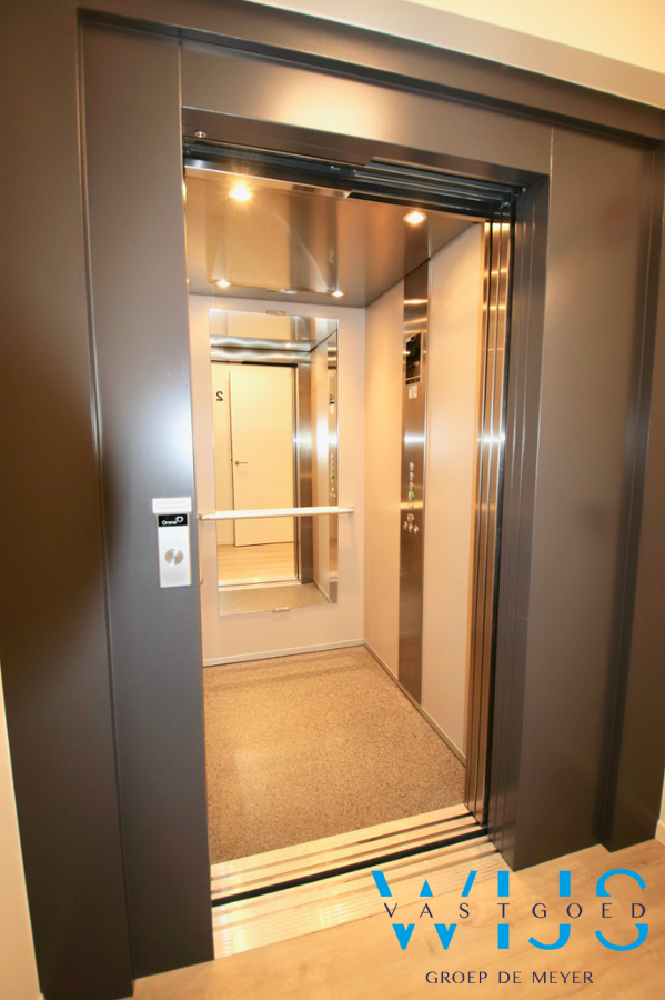 Serviceflat in hartje Waarschoot ! 