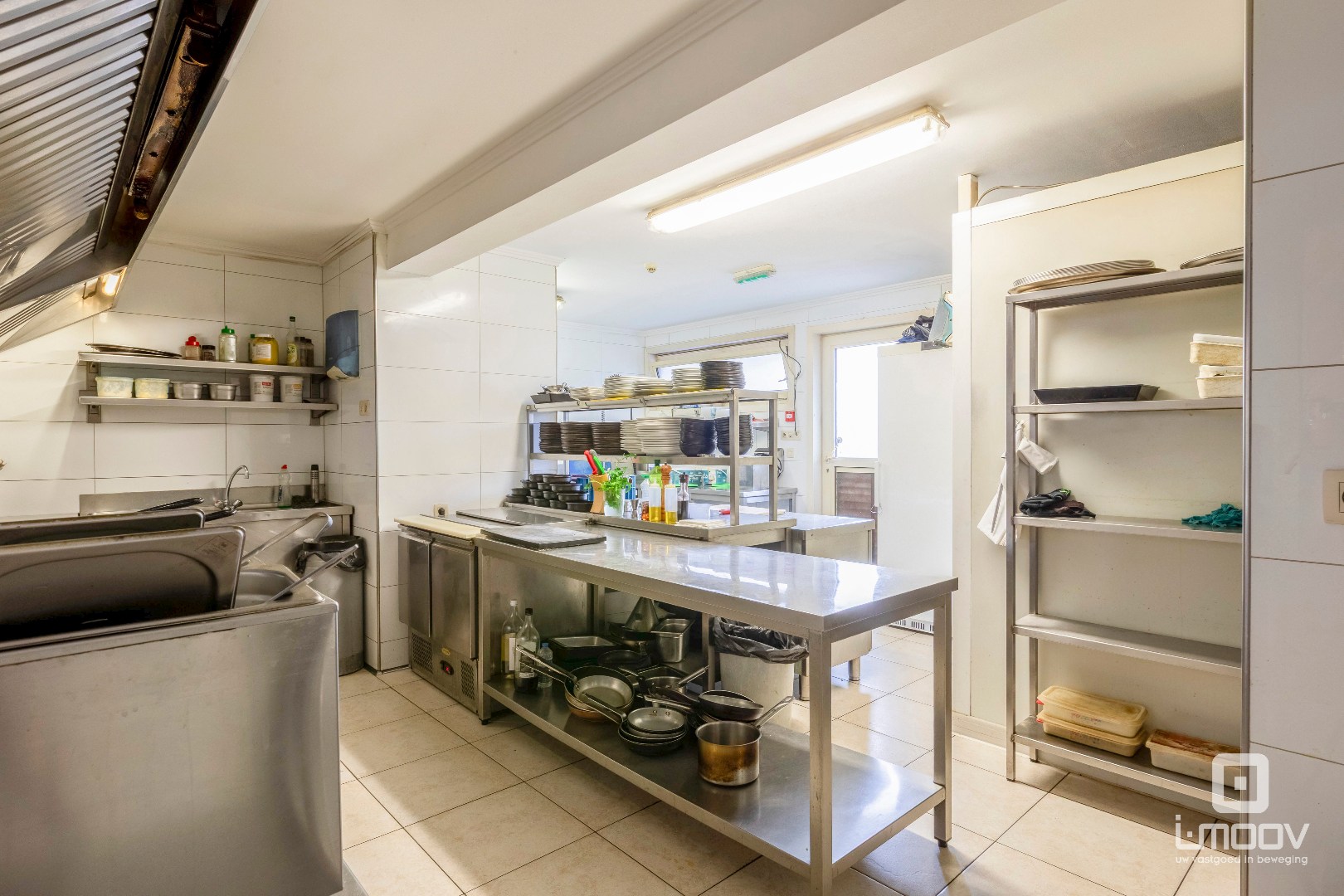 Te koop- Gebruiksklaar restaurant met terras en appartement in hartje Hijfte (Lochristi) 