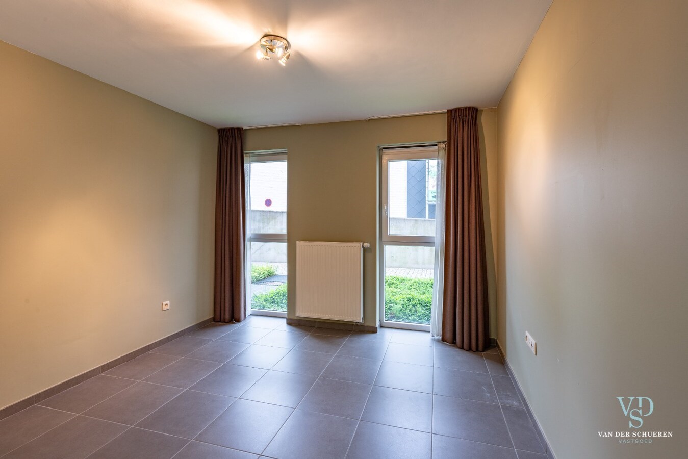 Ruime,  recente assistentie-flat. 