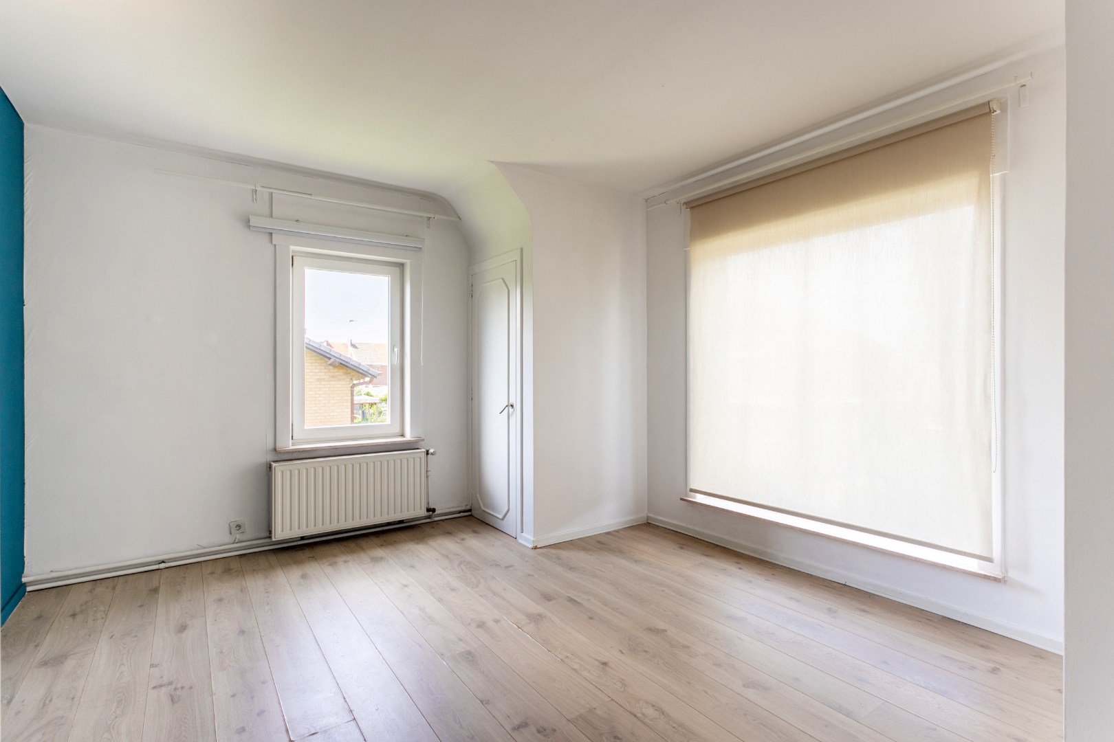 Ruime 4-gevelwoning met 4 slaapkamers, bureau, garage en tuin op 626 m² met bouwpotentieel in Halle 
