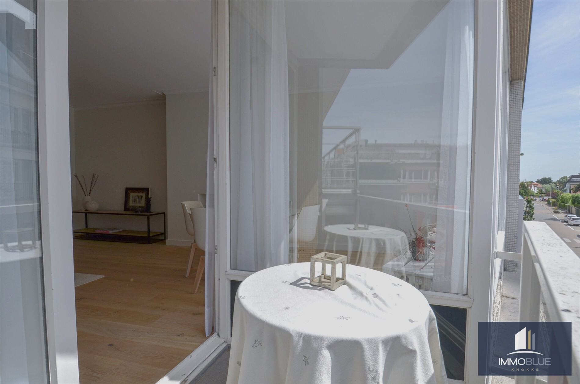 Stijlvol en volledig gerenoveerd appartement op wandelafstand van zee en het commerciële centrum. 