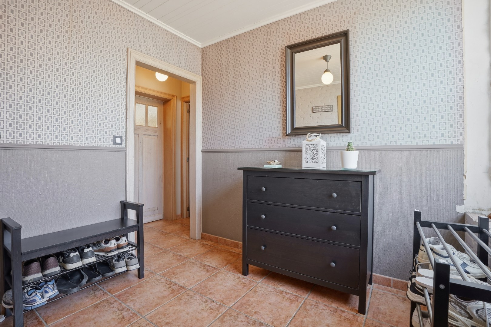 Instapklare open bebouwing met 5 slaapkamers op 1919m² te Merkem. 