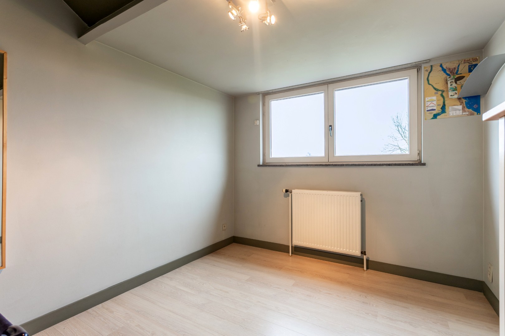 Instapklare villa te Heikruis, 4 slpks, bureau, dubbele garage en ruime tuin 