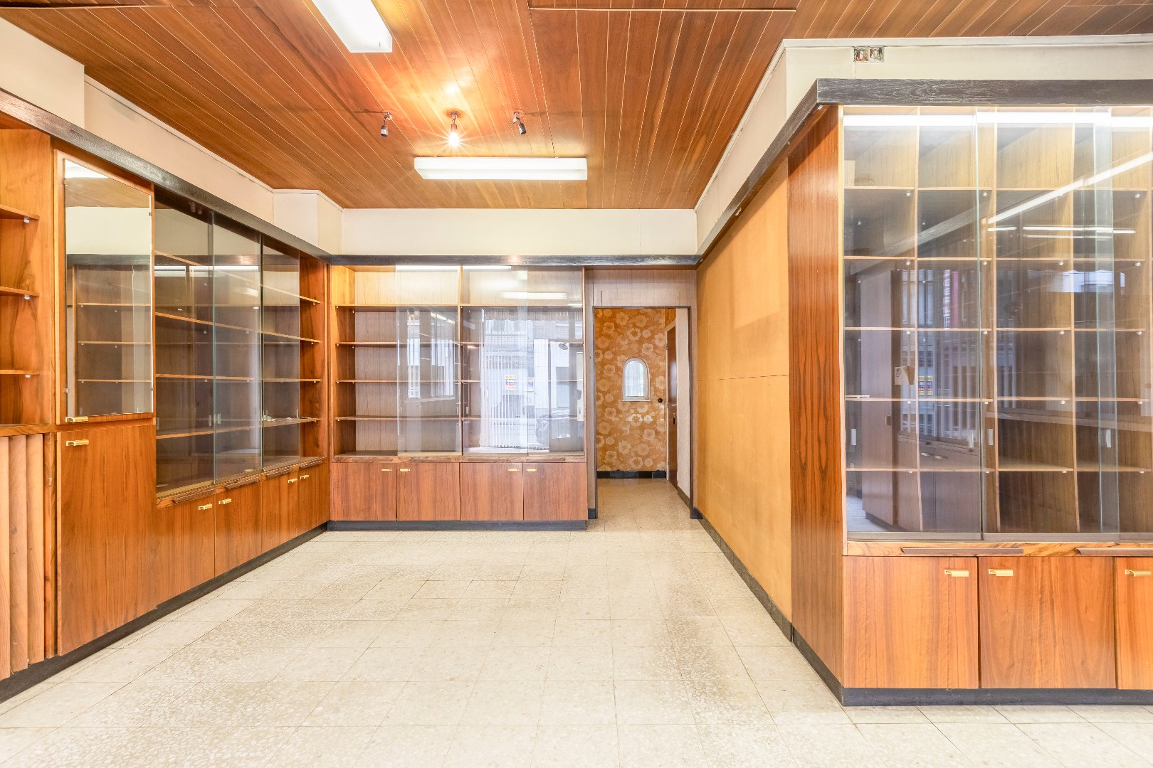 Te renoveren handelspand in het centrum van Ledeberg 