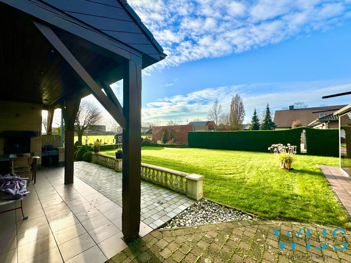 Stevige gezinswoning met bijgebouw te Ertvelde ! 