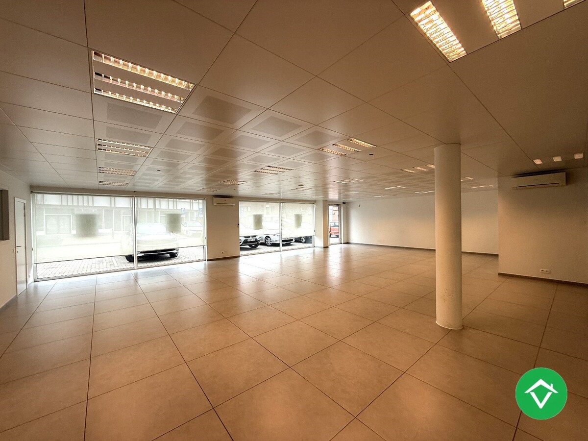 Ruim handelspand van 183m² op een centrale ligging te Roeselare 