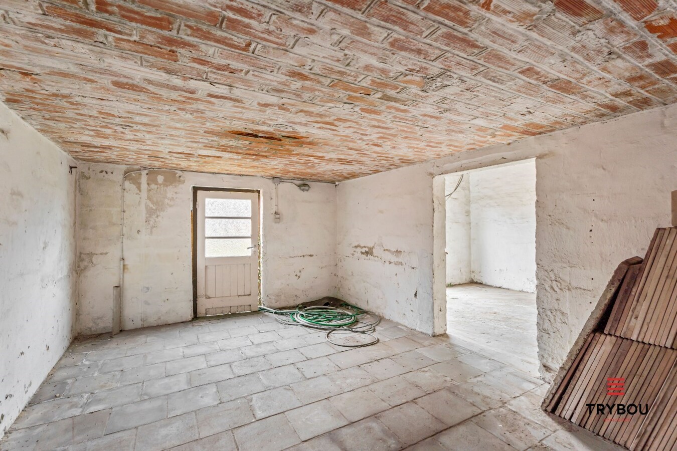 Uiterst ruime woning met garage in het centrum van Kortemark 