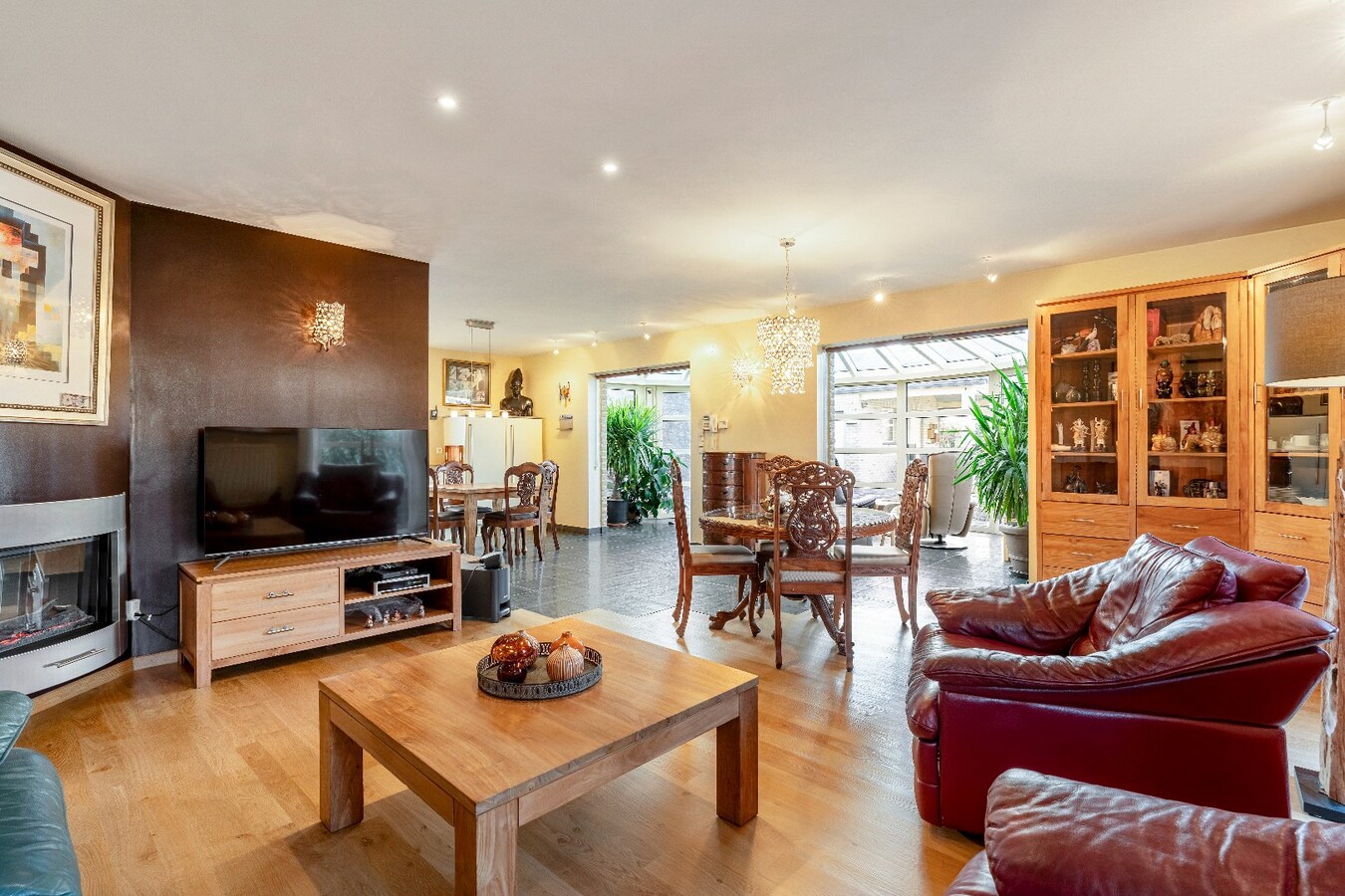 Duurzame, veelzijdige woning met karakter, energiezuinig comfort én prachtige tuin, op toplocatie. 