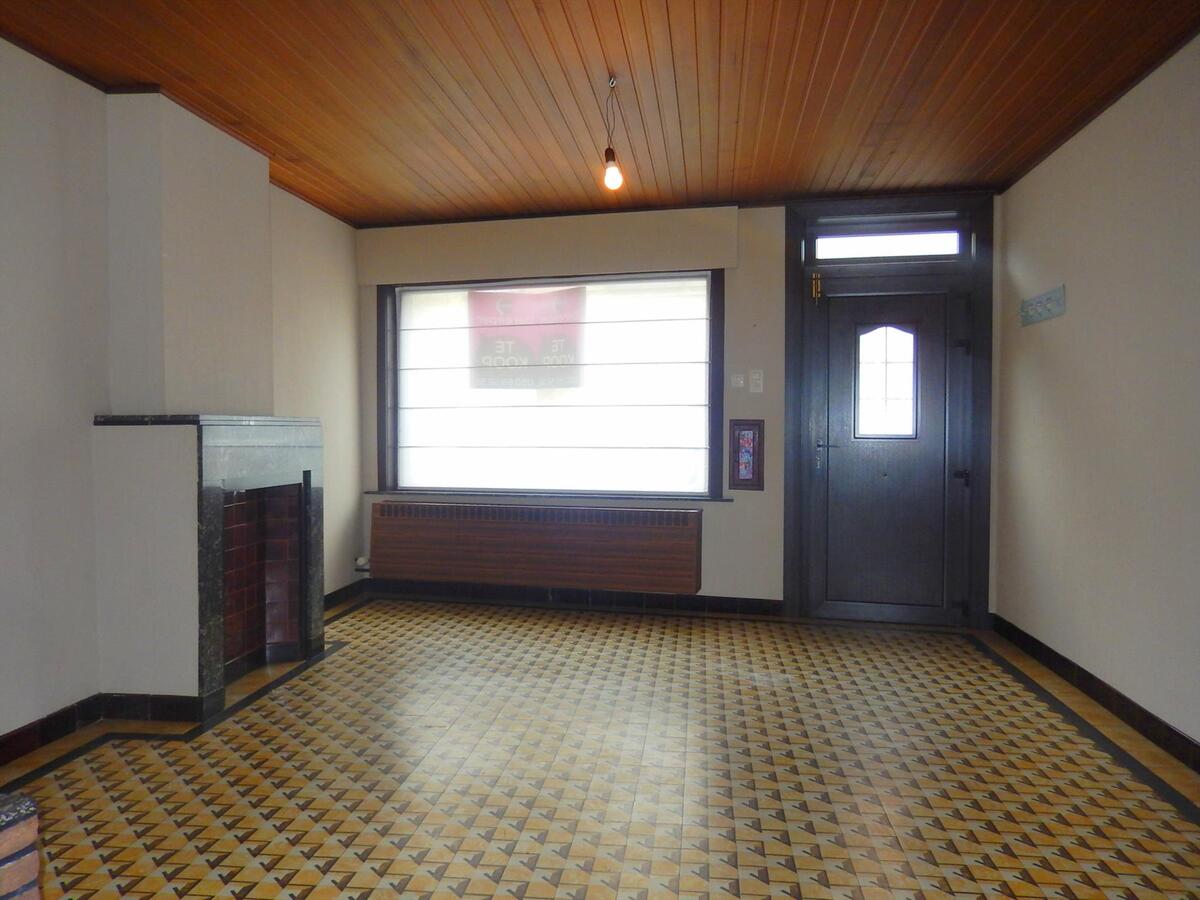 Rijwoning met zonnige tuin en garage 