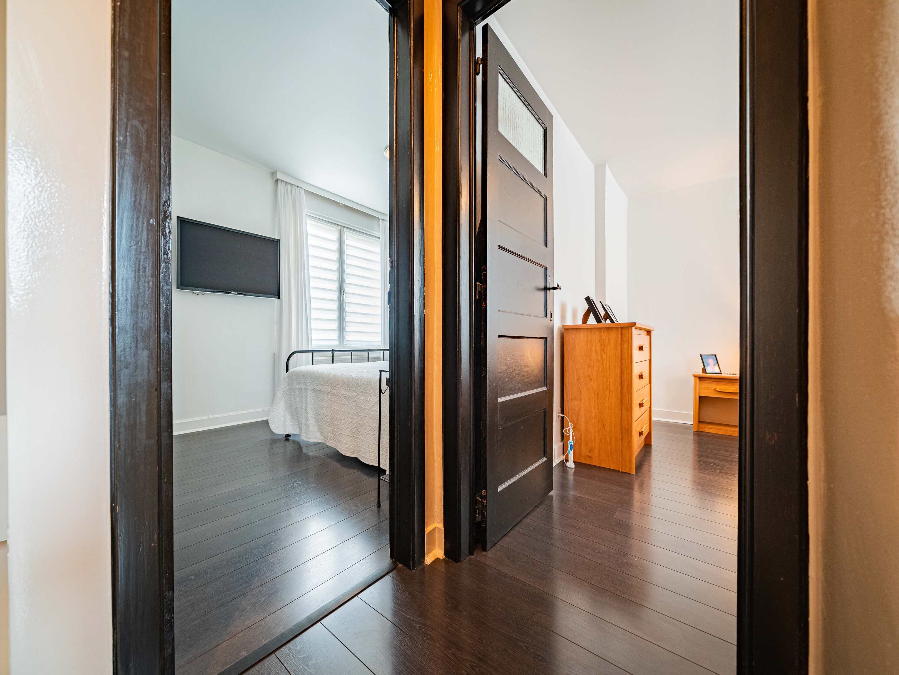 Uitzonderlijk goed onderhouden instapklare woning met 3 slaapkamers en tuin 