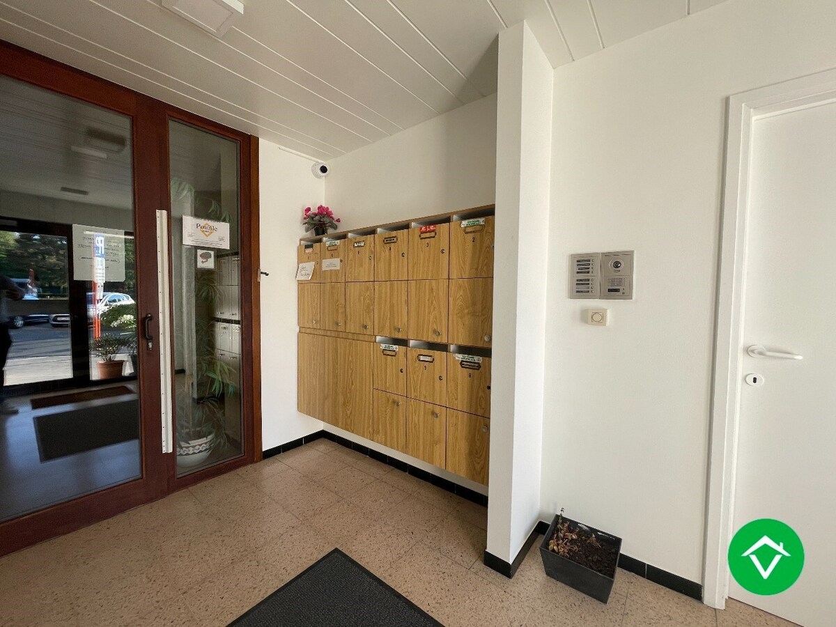 Instapklaar appartement met twee slaapkamers en garage te Roeselare 