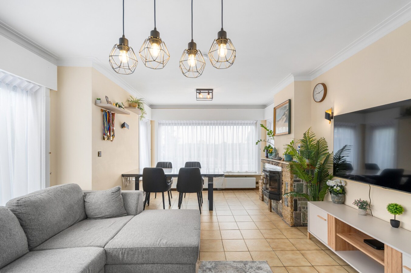 Alleenstaande woning met 3 slaapkamers en 2 garages te Koekelare 