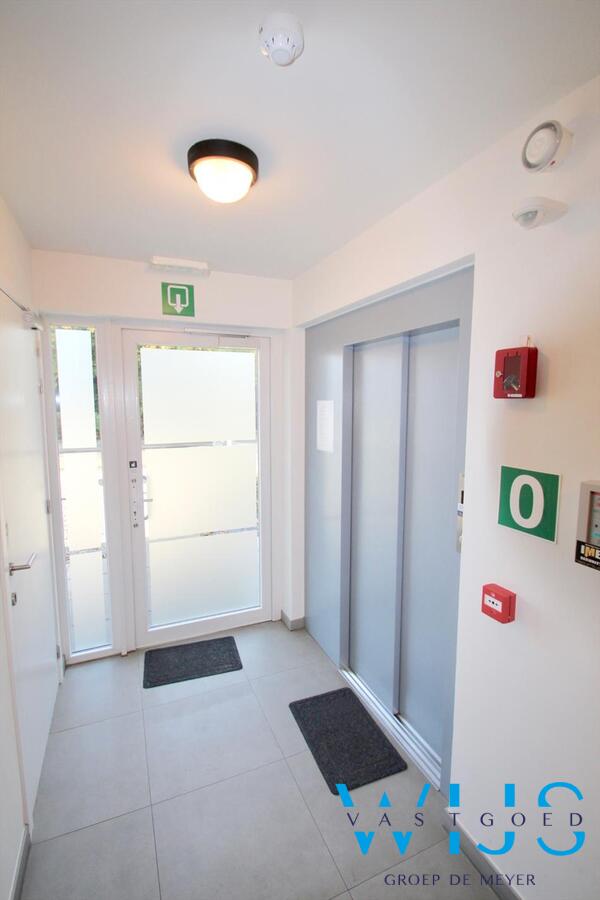 Mooi 2 slaapkamer gelijkvloersappartement in Hartje EVERGEM ! 