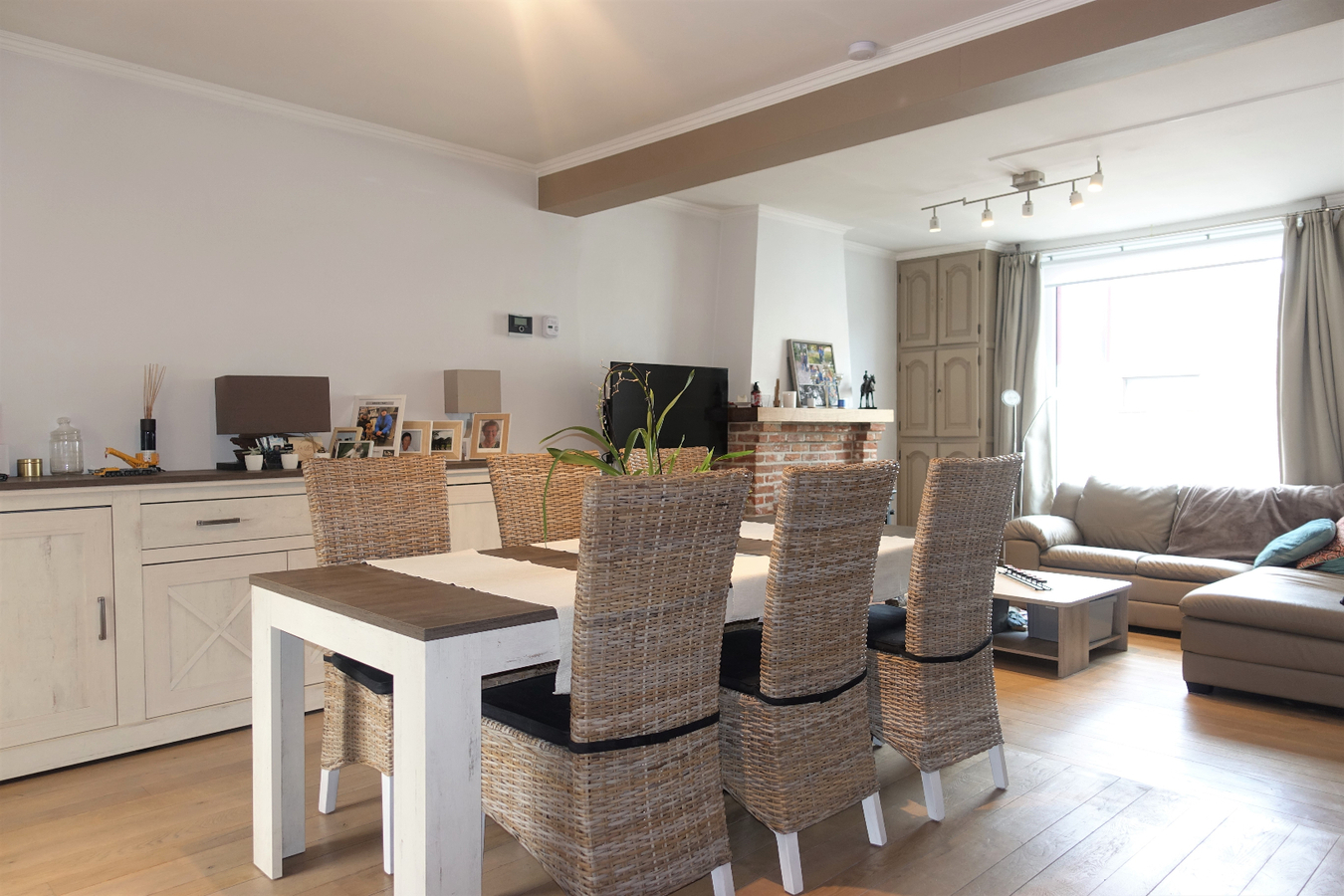 Half-open woning met grote tuin te Aartrijke 