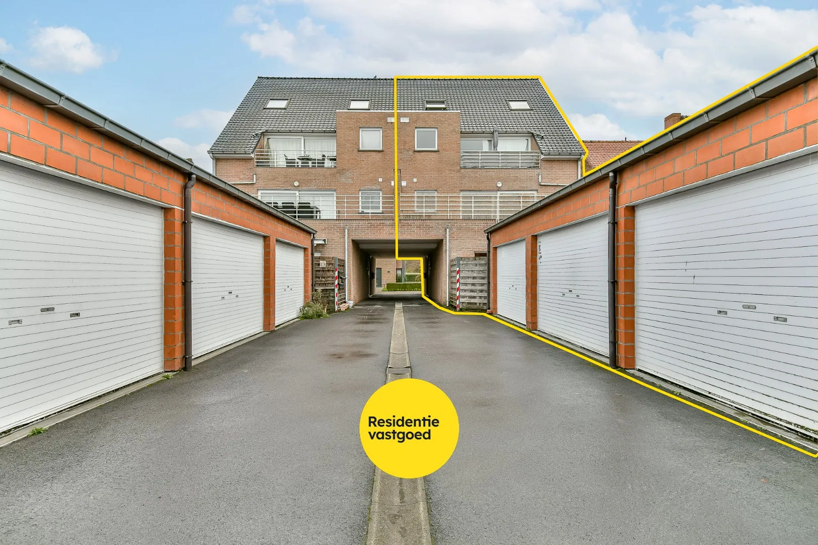 Opbrengsteigendom met 3 appartementen en 3 garages