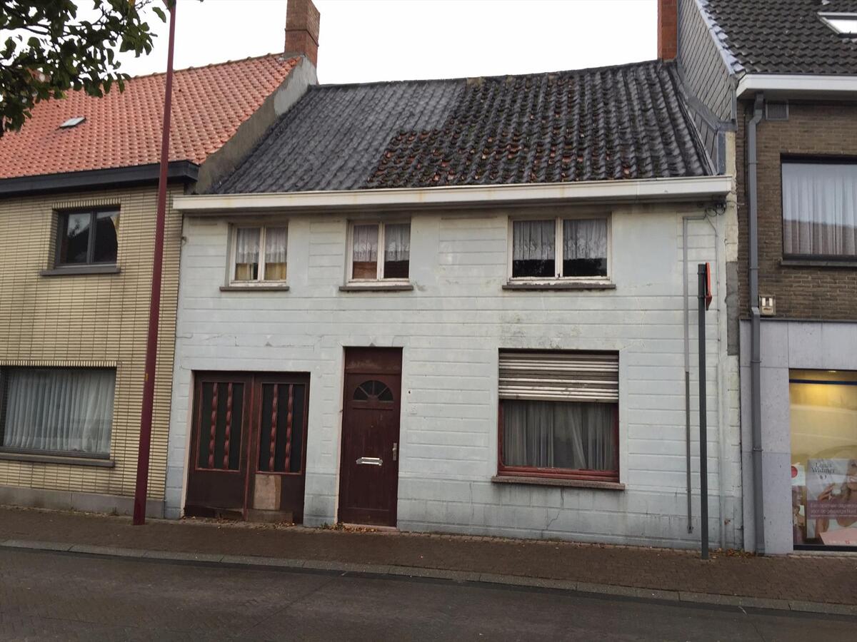 TE RENOVEREN WONING MET TUIN TE ZANDVOORDE 