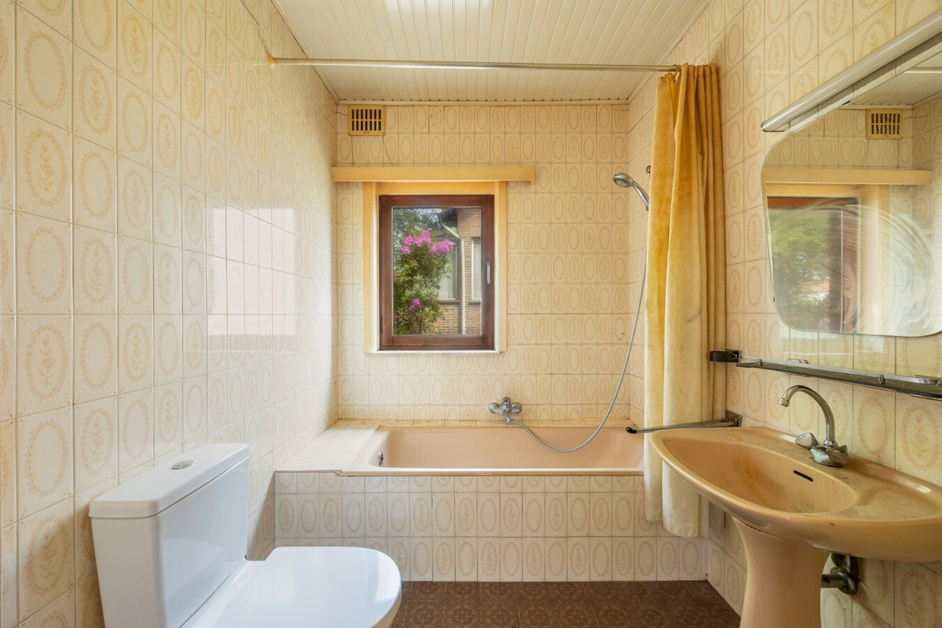 Charmante laagbouw woning met ruime tuin te Oelegem! 