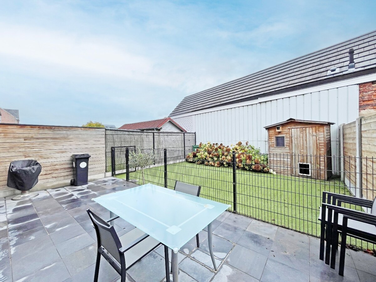 Recente (2017) gezinswoning met garage en tuin te Borsbeke 