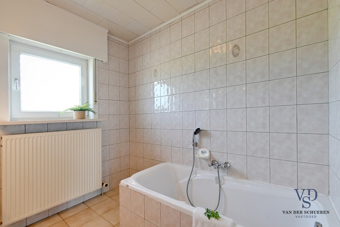 Ruime woning op unieke locatie in het groen, vlakbij Dikkele 