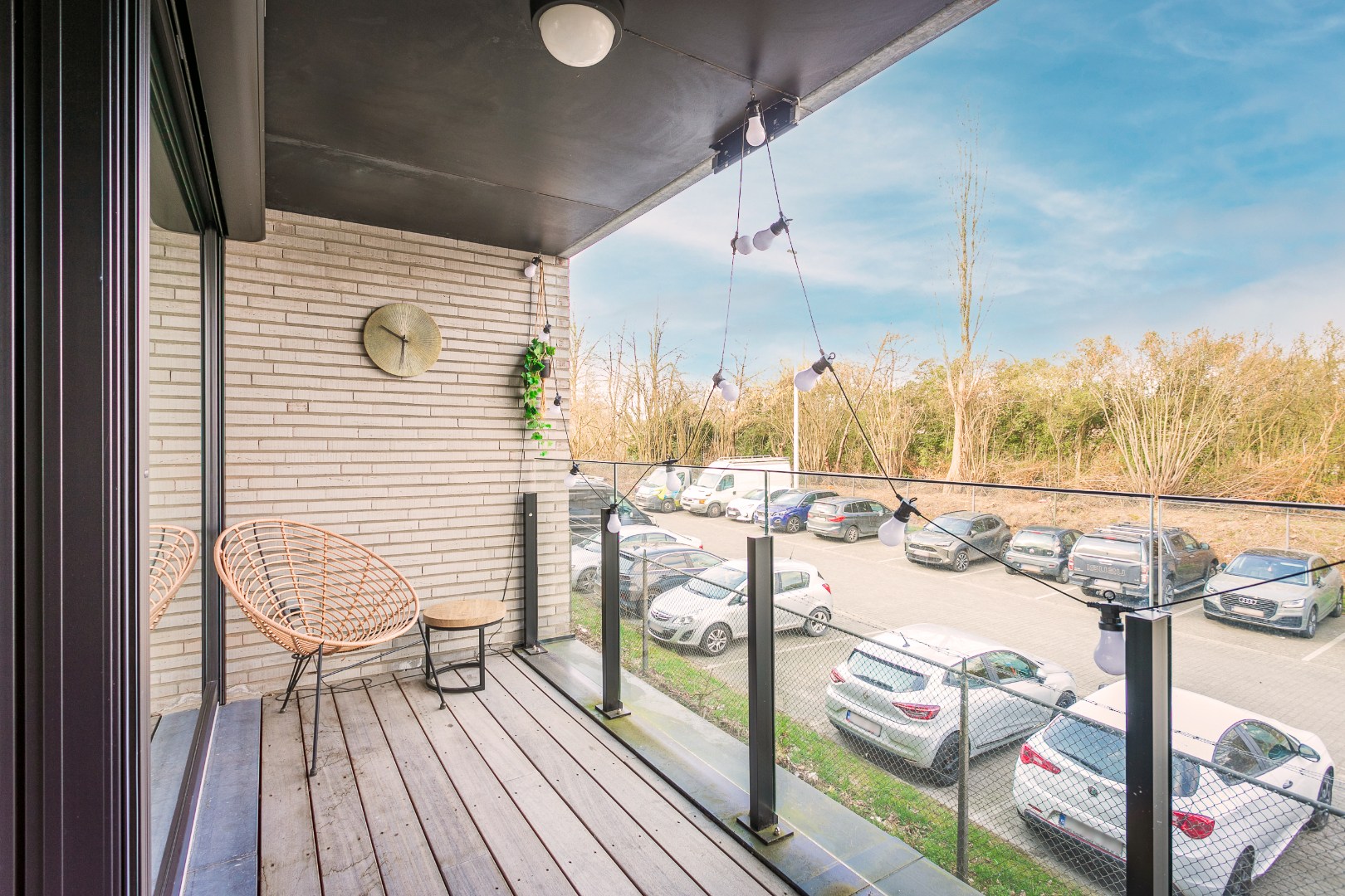 Recent, energiezuinig appartement met 2 slpks, 2 terrassen en autostaanplaats 