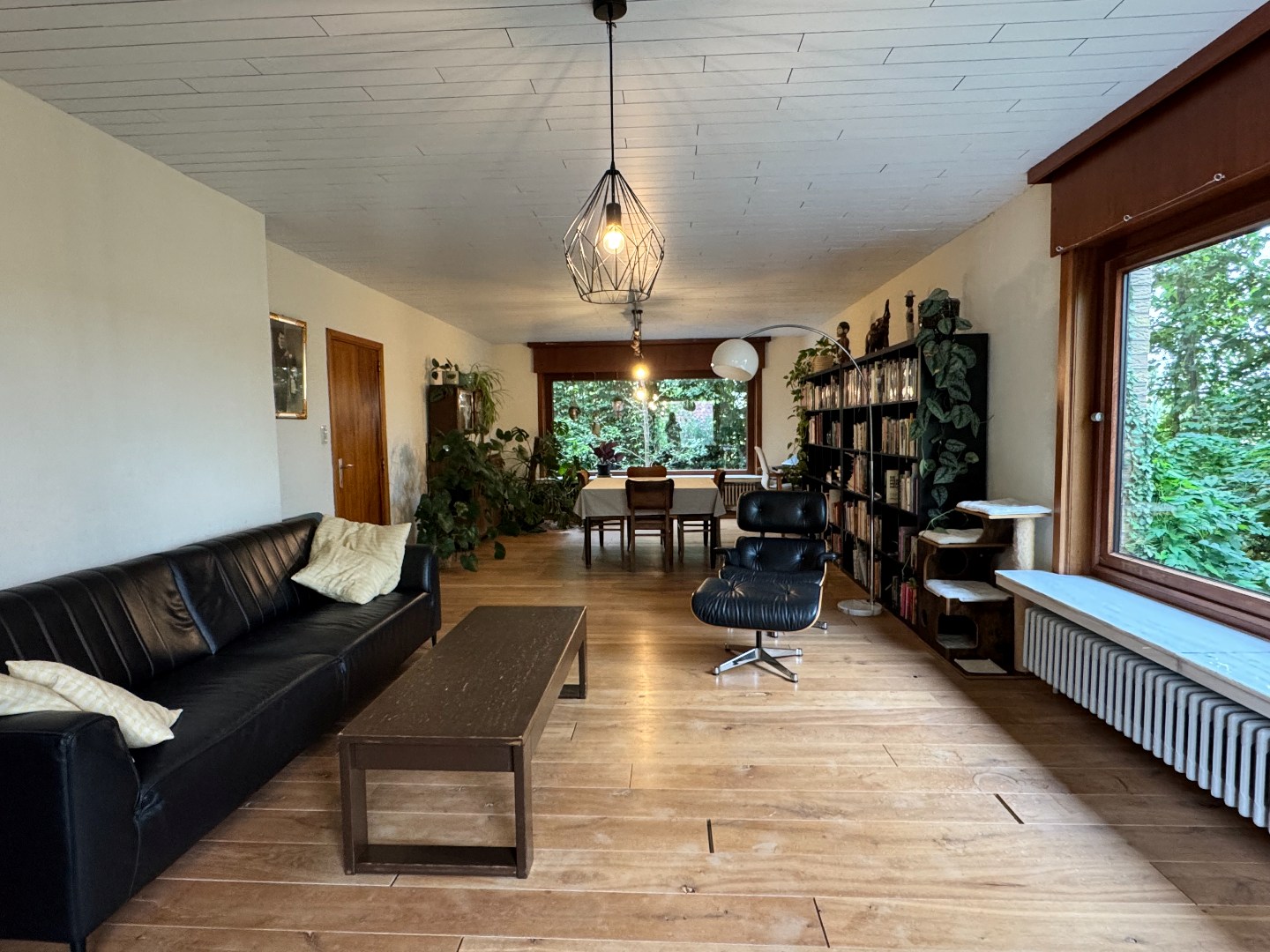 Landelijk gelegen woning met bijgebouwen op 3.850 m². 