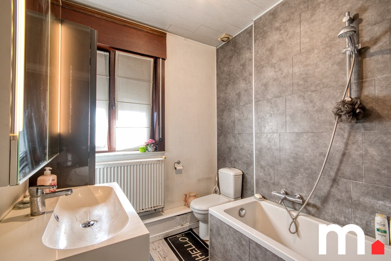 Unieke woning te Kortrijk met zonnige aangelegde tuin, Garage en 4 ruime slaapkamers! 