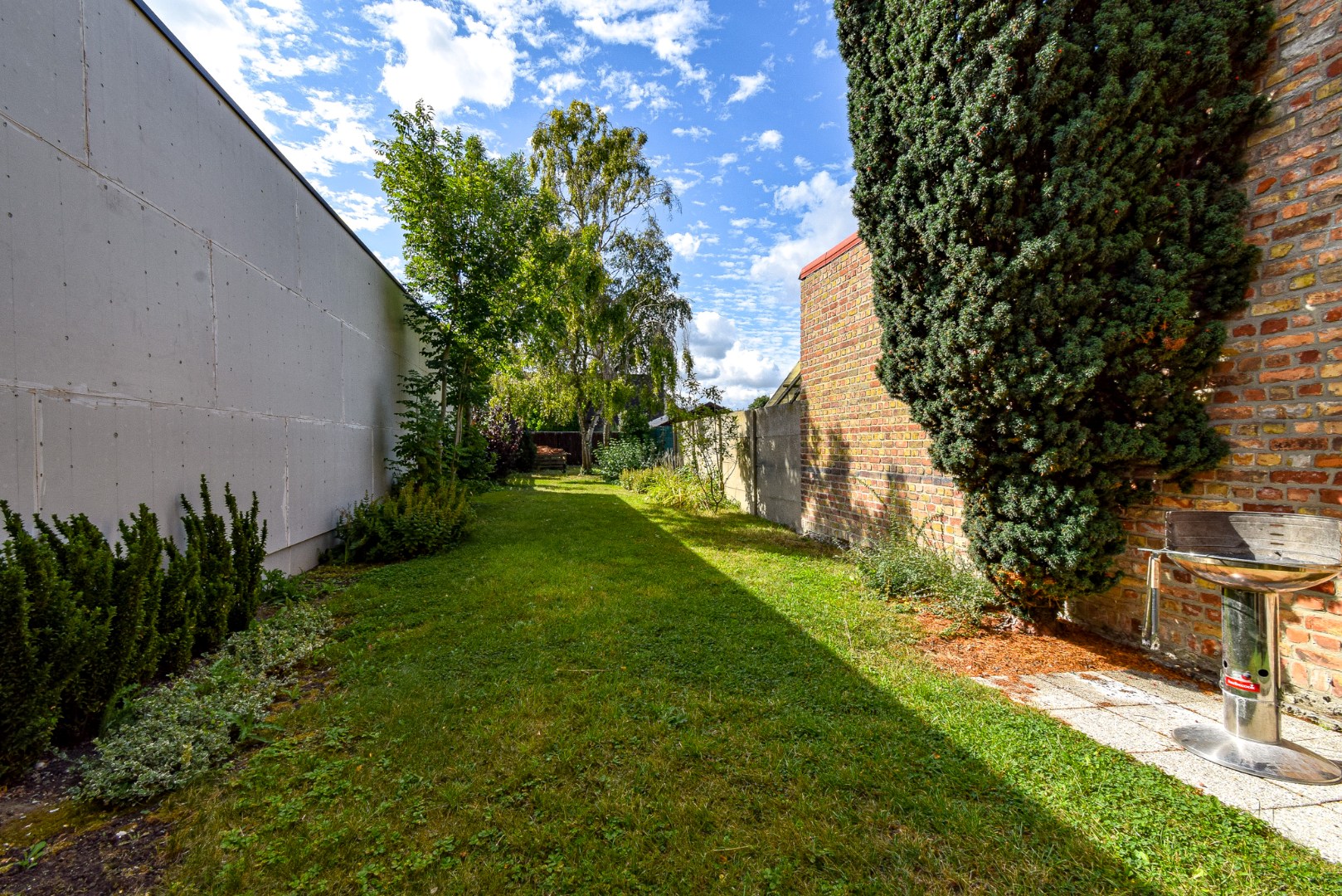 Ruime bel-étage woning met garage, tuin en mogelijkheid tot 4 slaapkamers 