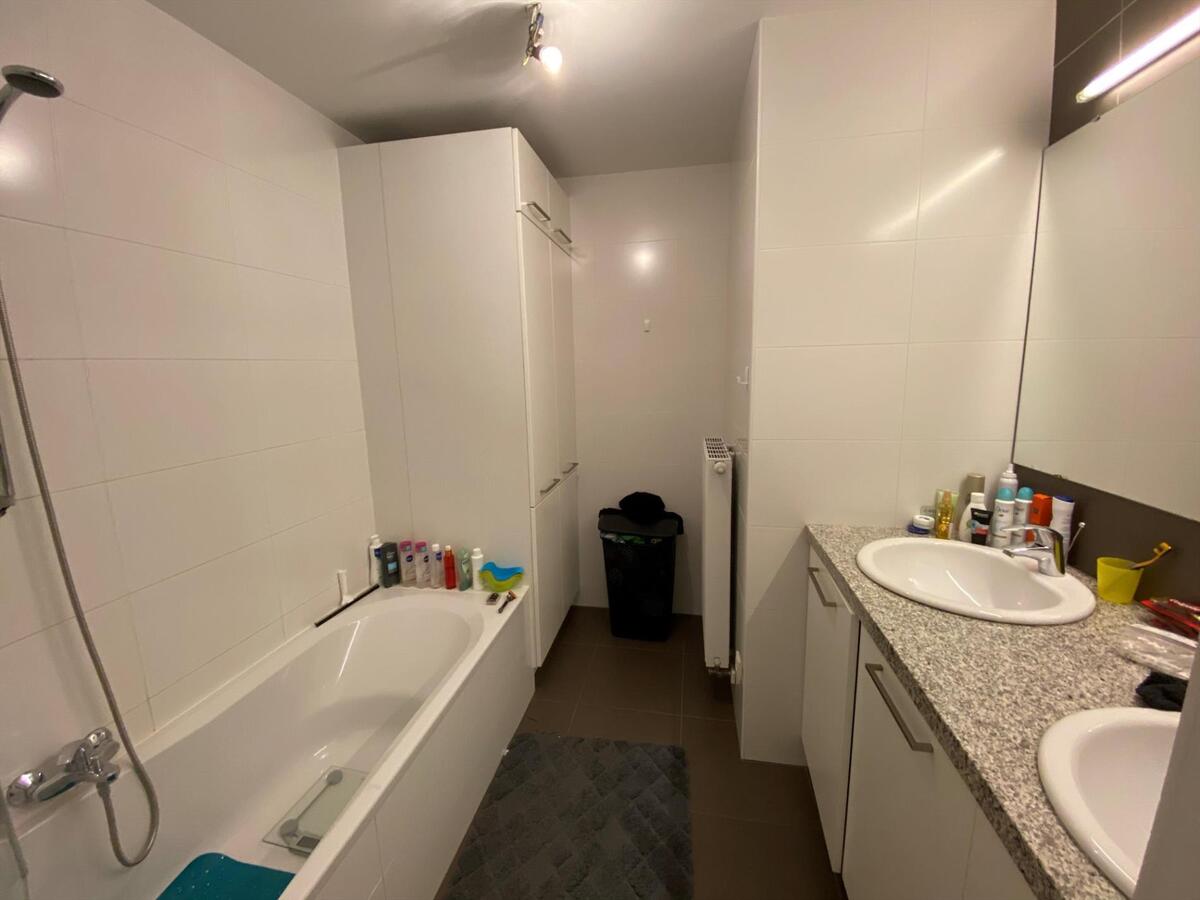 Ruim appartement met 3 slaapkamers en ruim terras 
