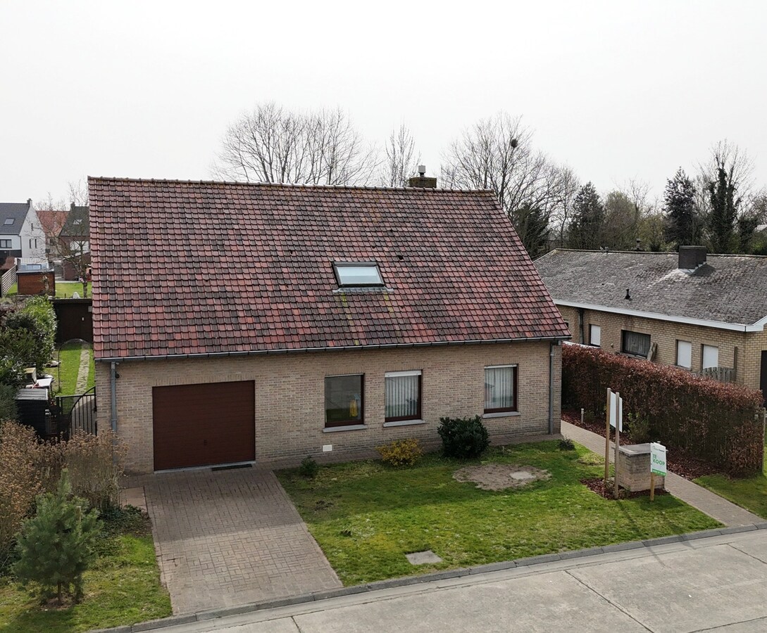 Alleenstaande instapklare gezinswoning met 5 slaapkamers zuidgerichte tuin en garage te Koekelare 