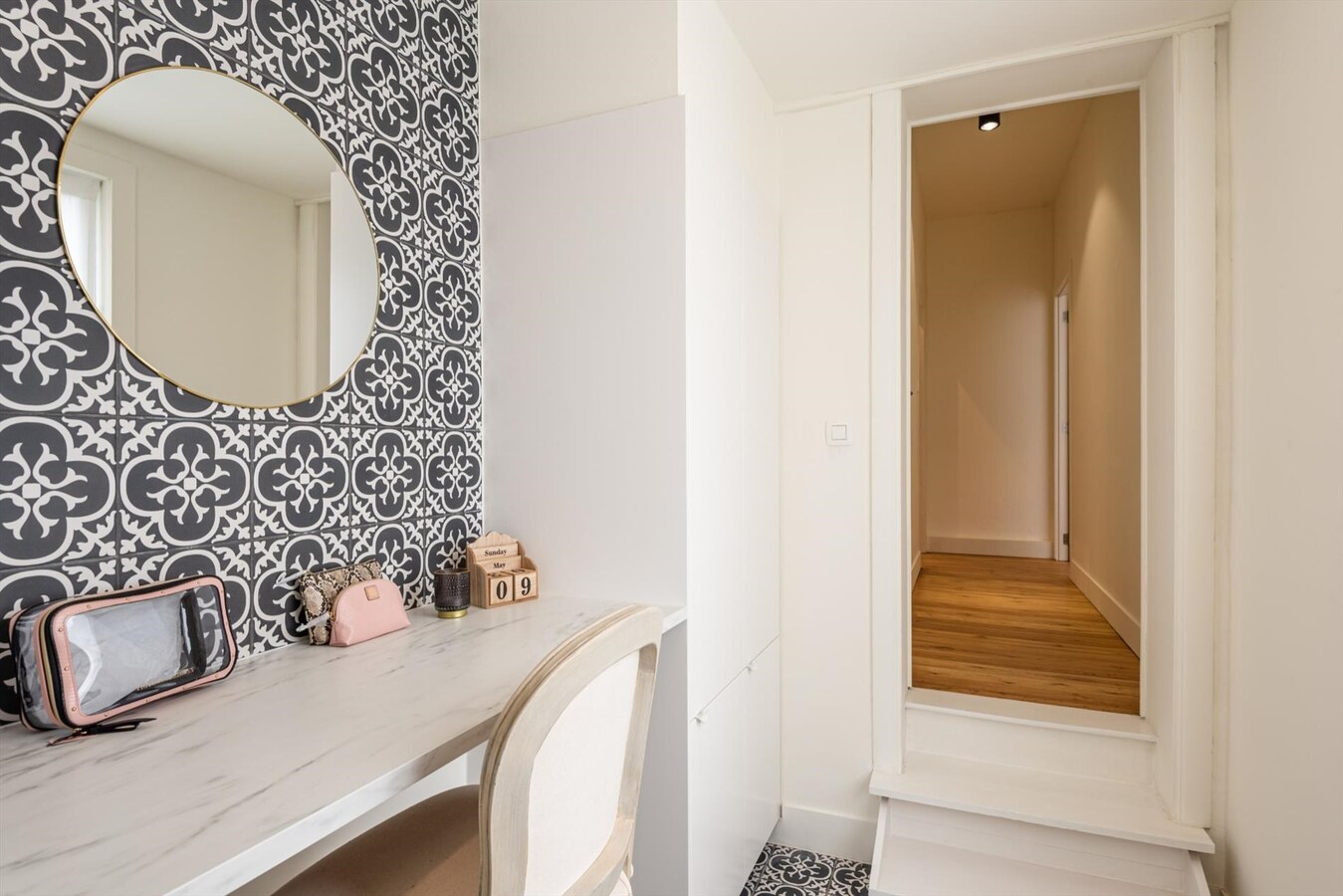 Lichtrijke woning met garage in het hartje van Ieper 