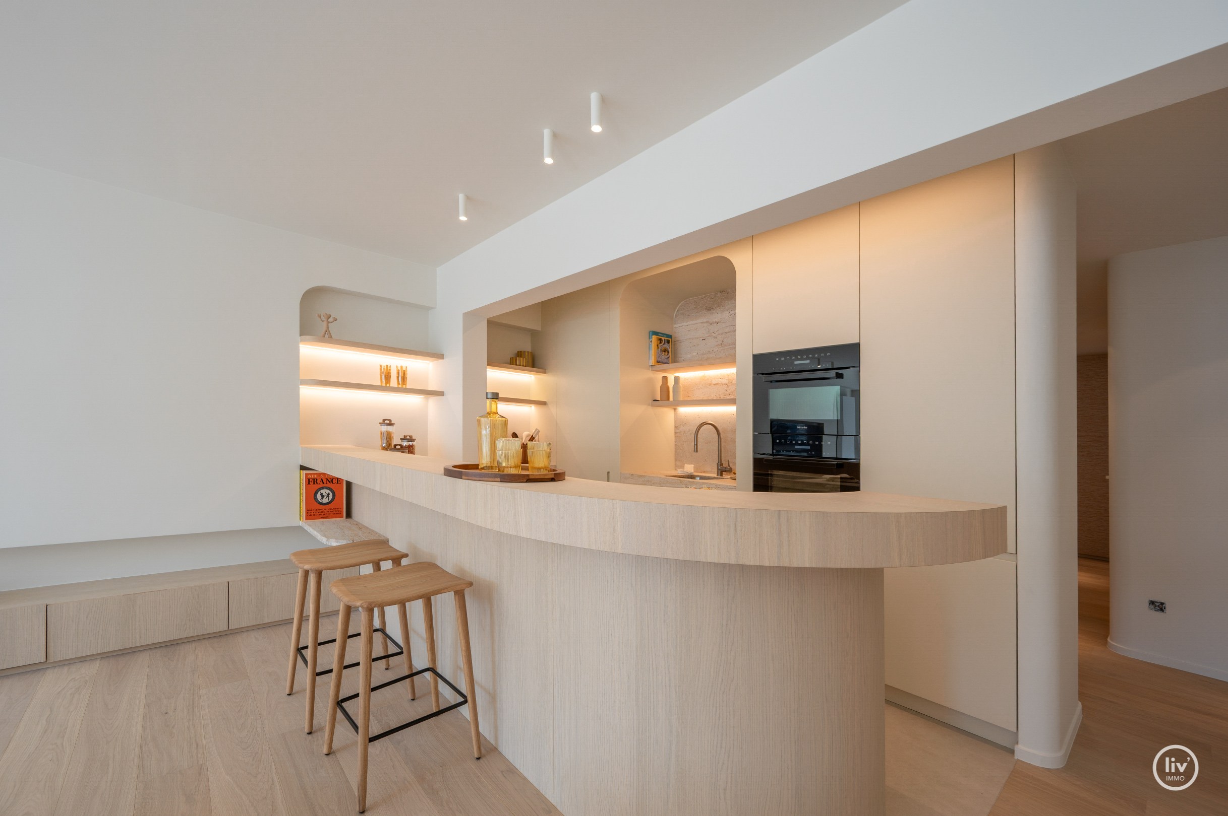 Appartement de plus de 3 chambres avec des finitions très luxueuses et possibilité de garage dans l'immeuble. 