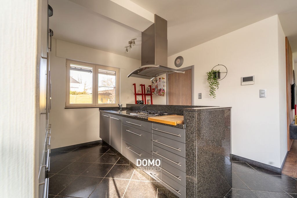 RUIME WONING VAN BOUWJAAR 2008 MET EPC LABEL B, 3 SLAAPKAMERS EN EEN HANGAR TE DIEPENBEEK 