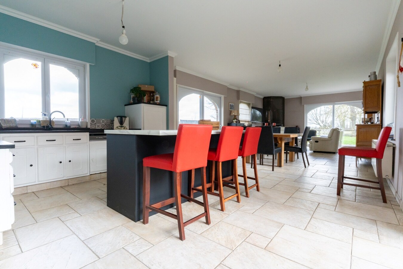 Ensemble immobilier érigé sur 2448m² (Corps de ferme, profession libérale, SPA Airbnb) 