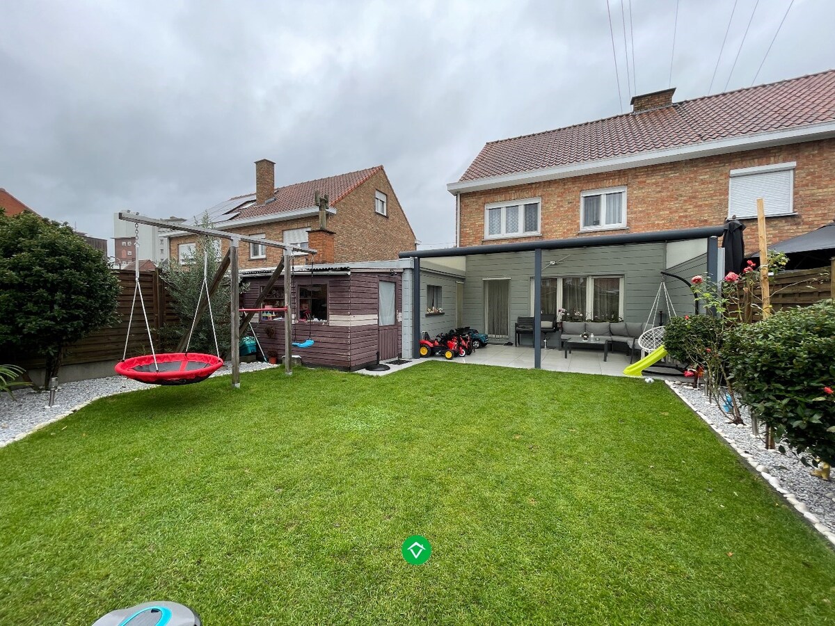 Ruime half-open bebouwing met 4 slaapkamers te Roeselare 