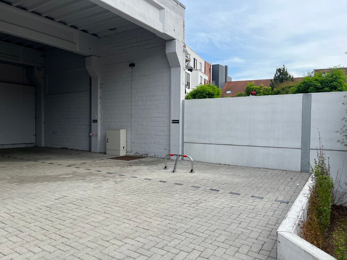 Uitstekend gelegen parkeerplaats in centrum Gavere 
