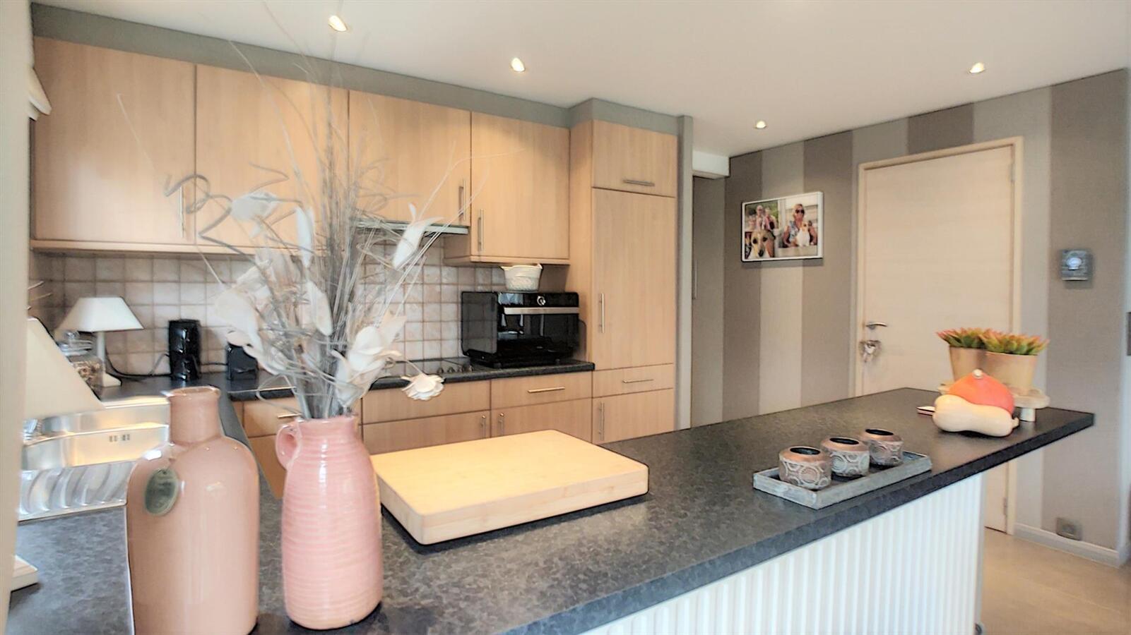 Gerenoveerd hoekappartement met mooi, open zicht - Heist 