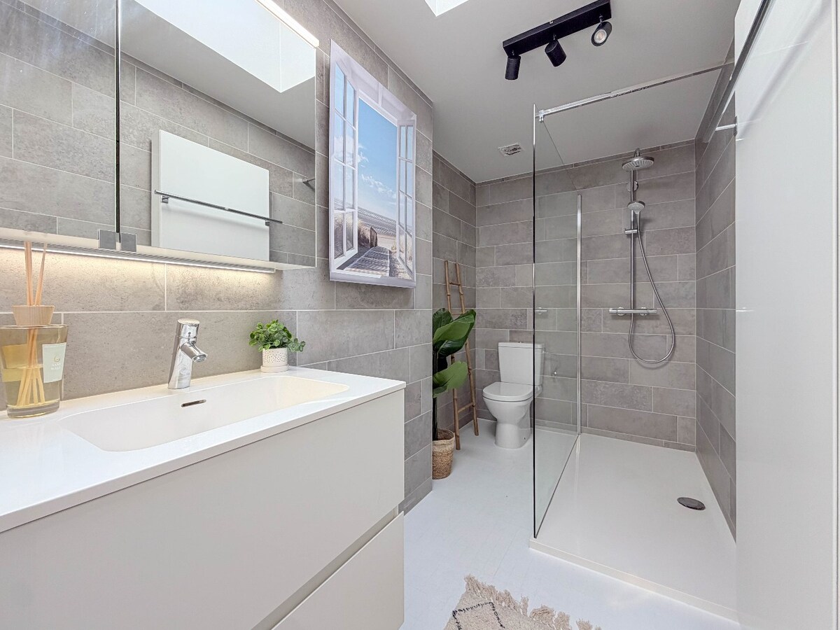 Prachtige ruime woning met grote zonnige tuin !    **** NONO INSPIRED **** 